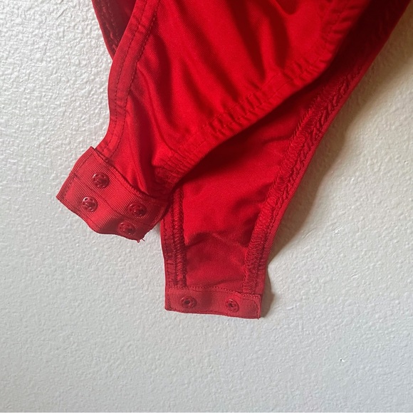 LAST CHANCE 🍀3/$20🍀 Beginning Boutique Josefina Red Bodysuit - Picture 9 of 11